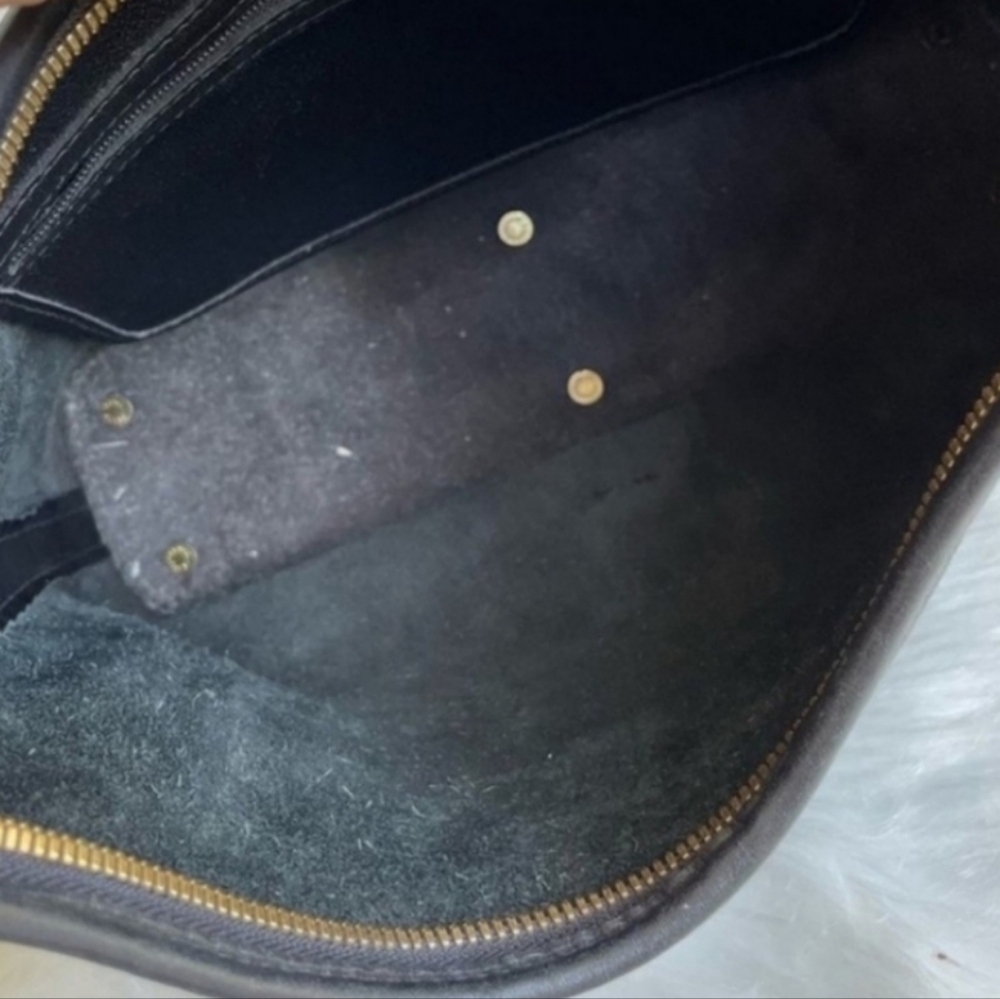 Dooney and Bourke Vintage Black Leather Shoulder Bag - Picture 5 of 9